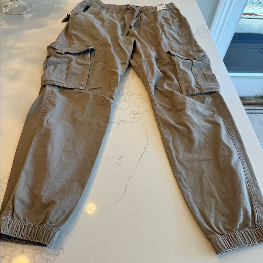 NWT - Abercrombie Cargo Pant - Loose Ample - Tan Size M